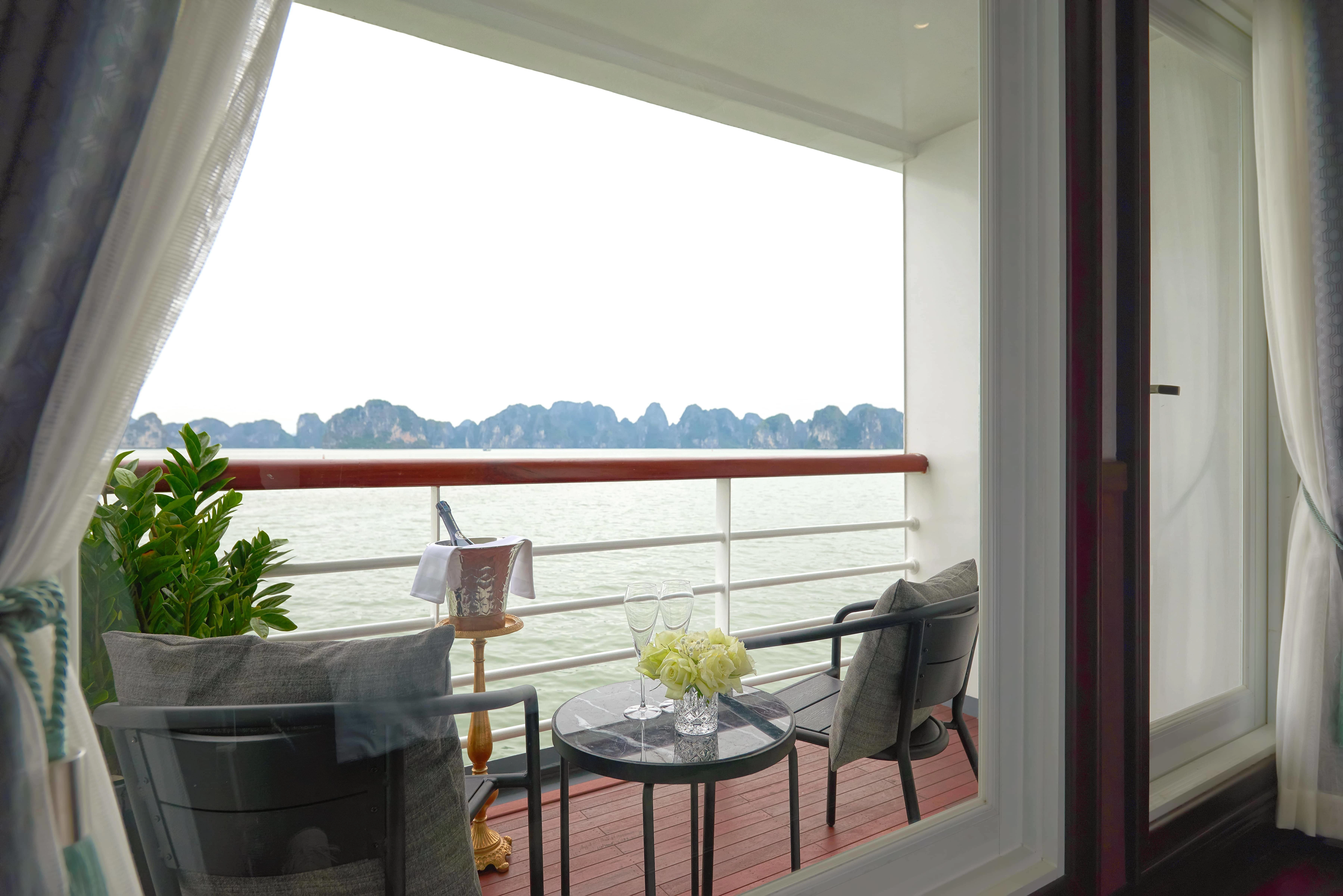 2D1N | Relaxing in Bai Tu Long Bay and relaxing in 5* Paradise Grand Cruise | Hạ Long